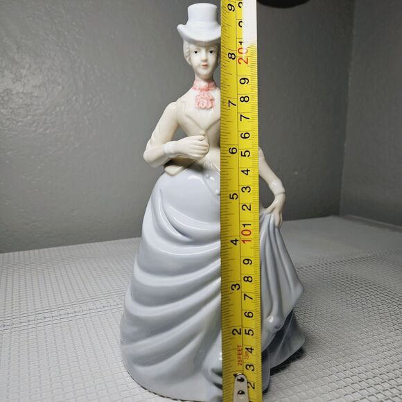Vtg Victorian Lady Figurine Porcelain Woman Sculpture Eduardian Romantic Dress - Picture 7 of 11